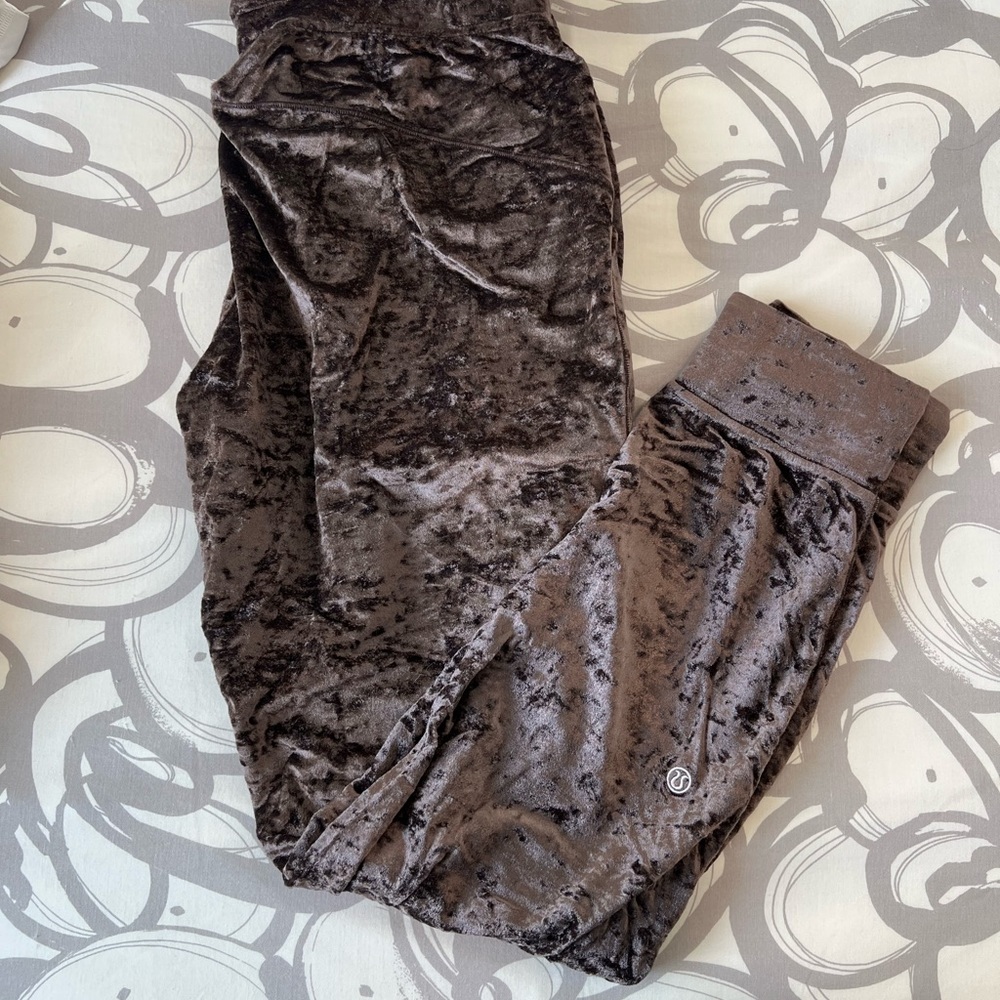 lululemon Velvet Joggers in Dark Brown